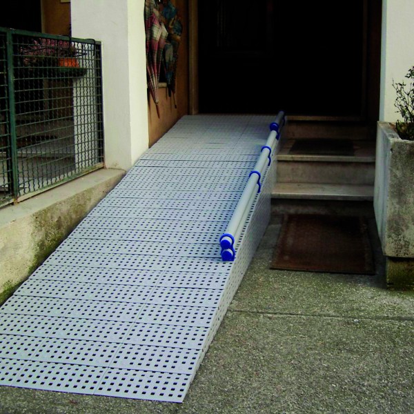 Installation d'une rampe d'accès en extérieur à Surzur